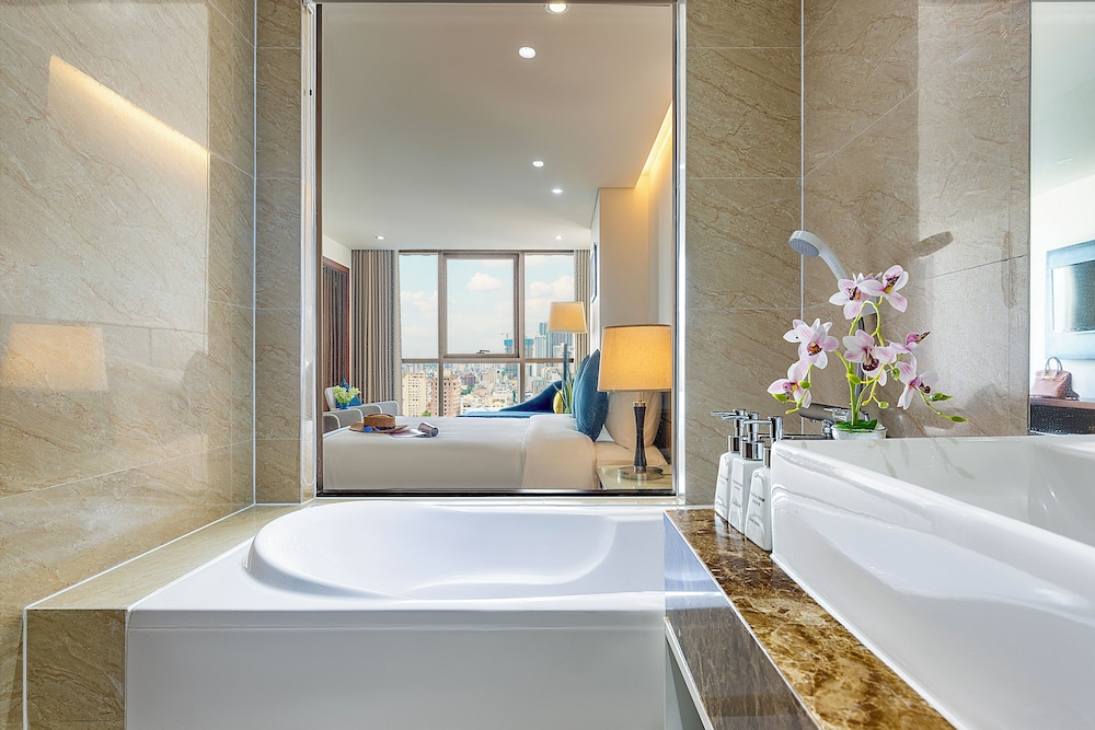 Pavilion Hotel Da Nang 75/77