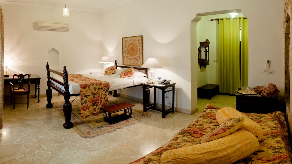 Neemrana's - Deo Bagh 32/48