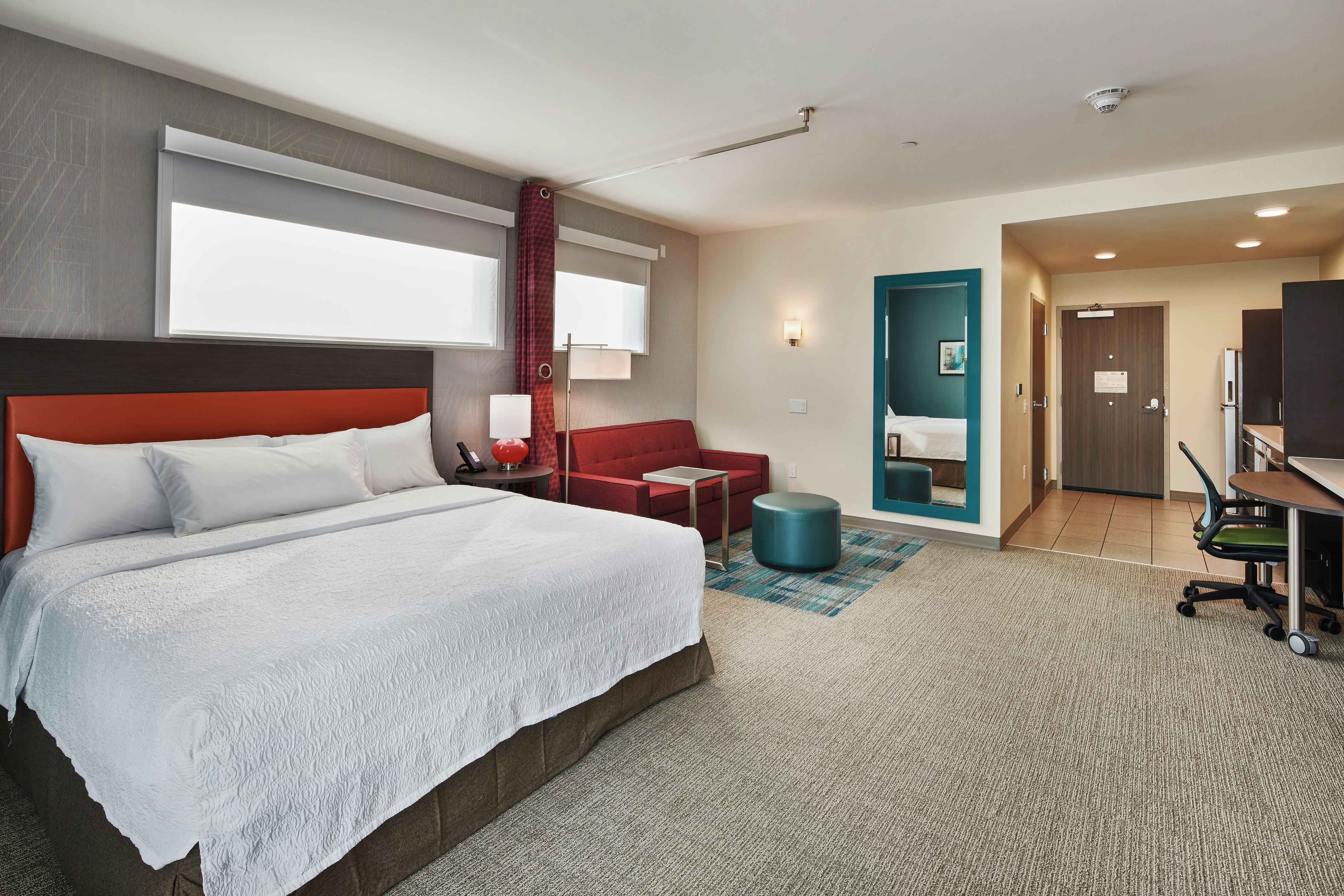 STUDIO, SUITE, KING BED, CORNER