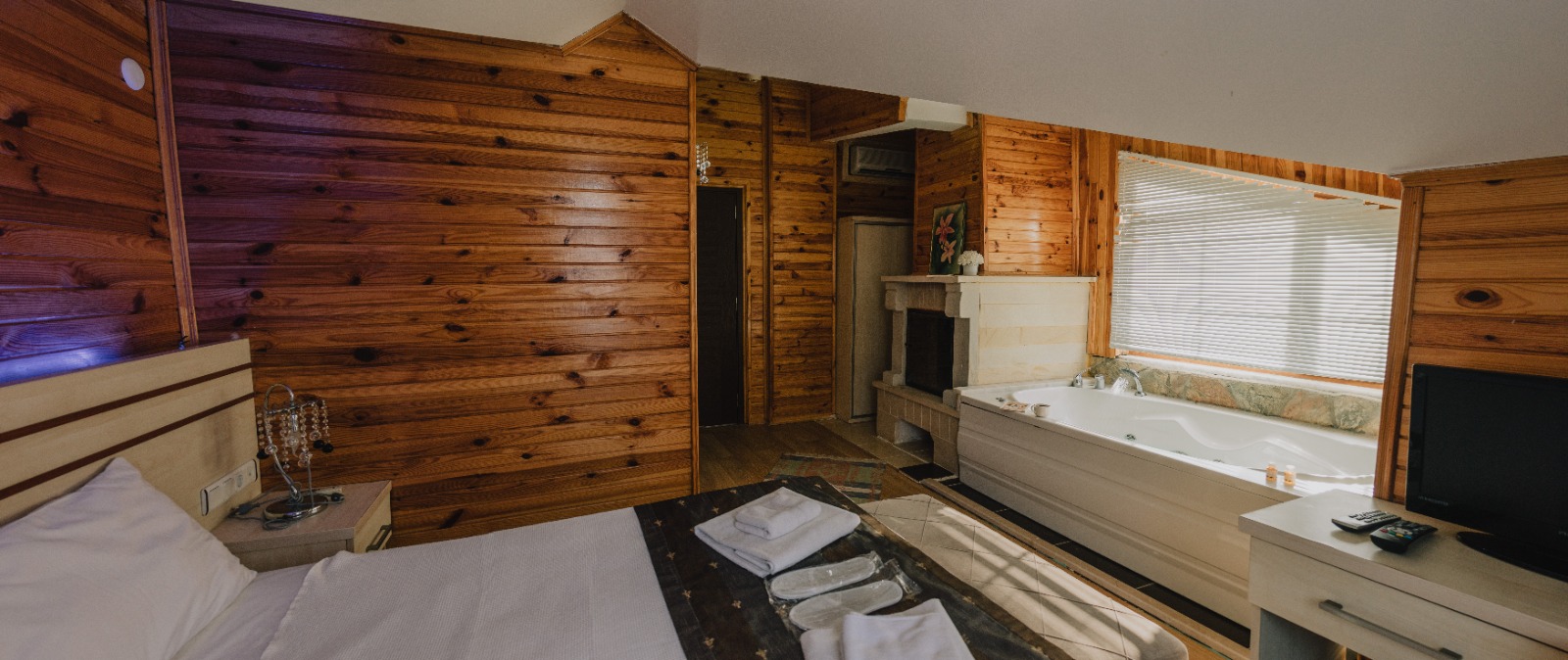Ayisigi Hotel 13/23