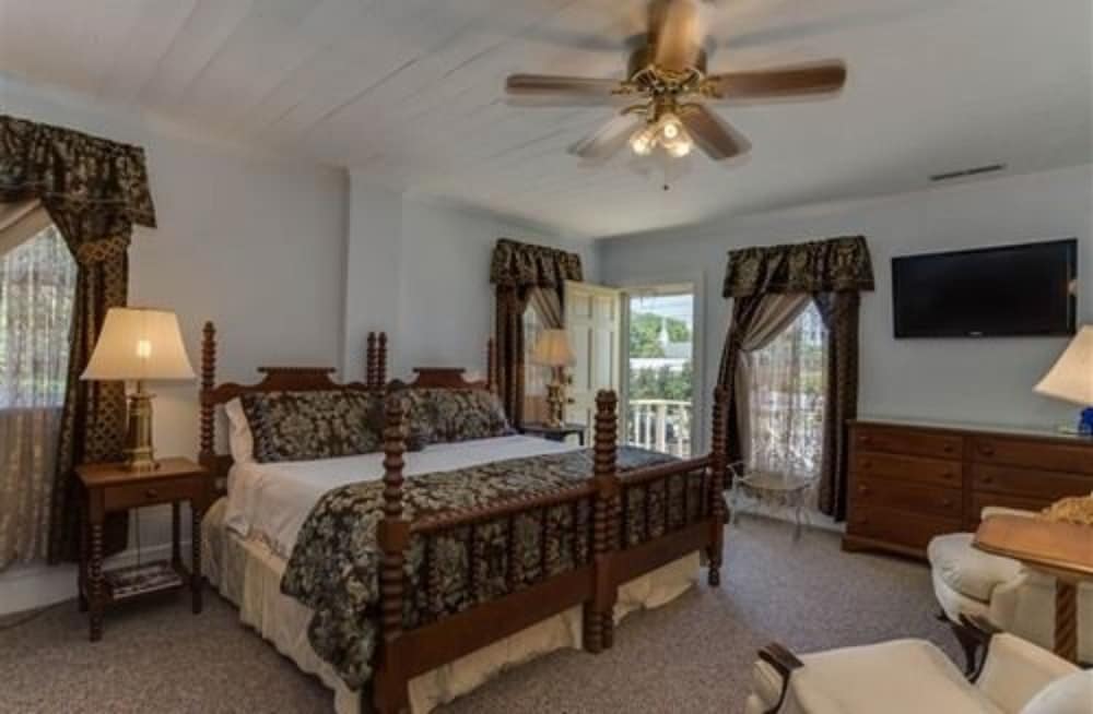 Carrier Houses Bed and Breakfast 37/60