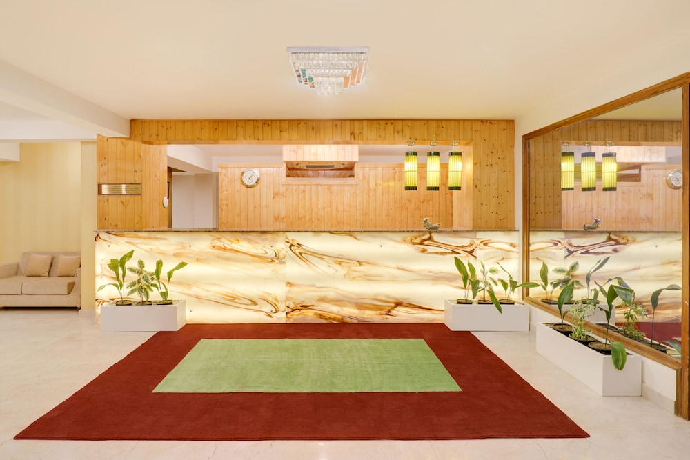 Lobby at Span Inn & Suites, MANALI