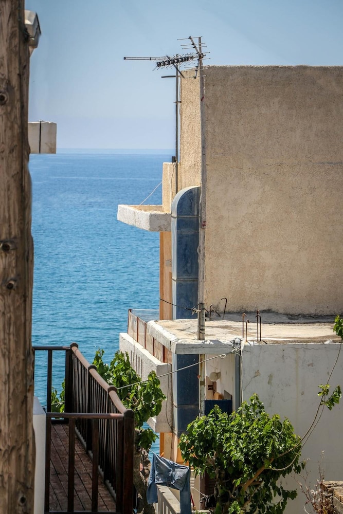 Myrtos Hotel 44/45