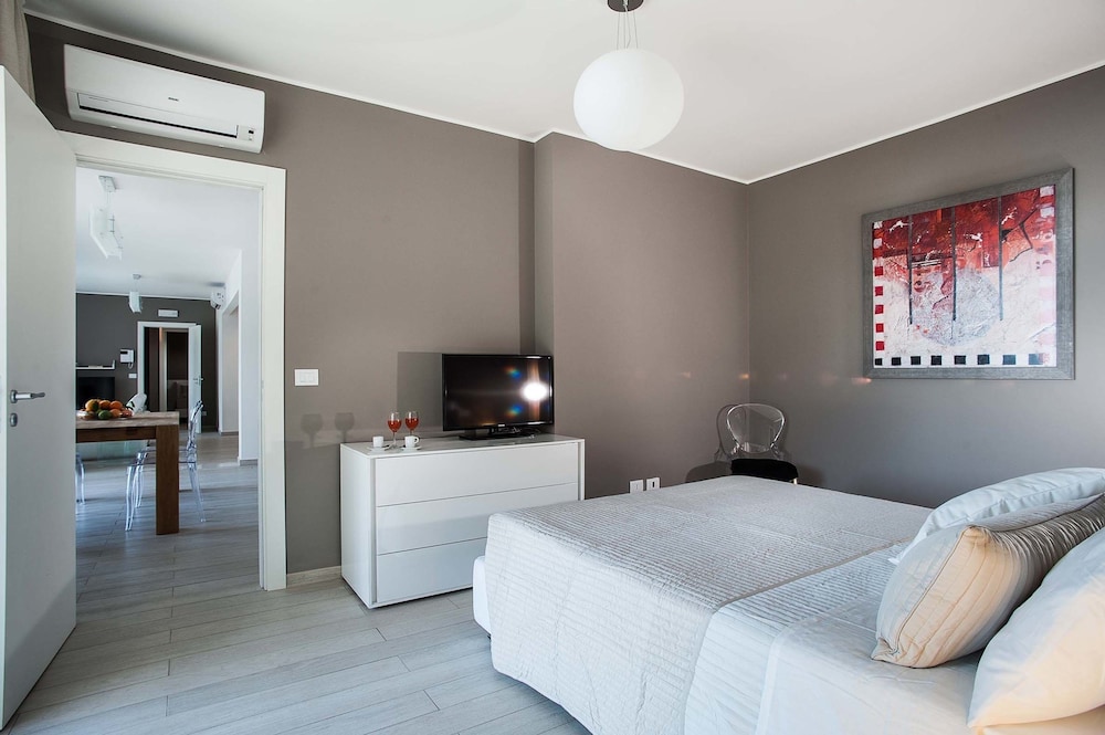 Isola Bella Infinity Suites 9/50