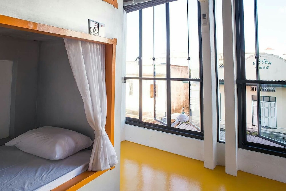 The Port Hostel By Suwatchai 15/50