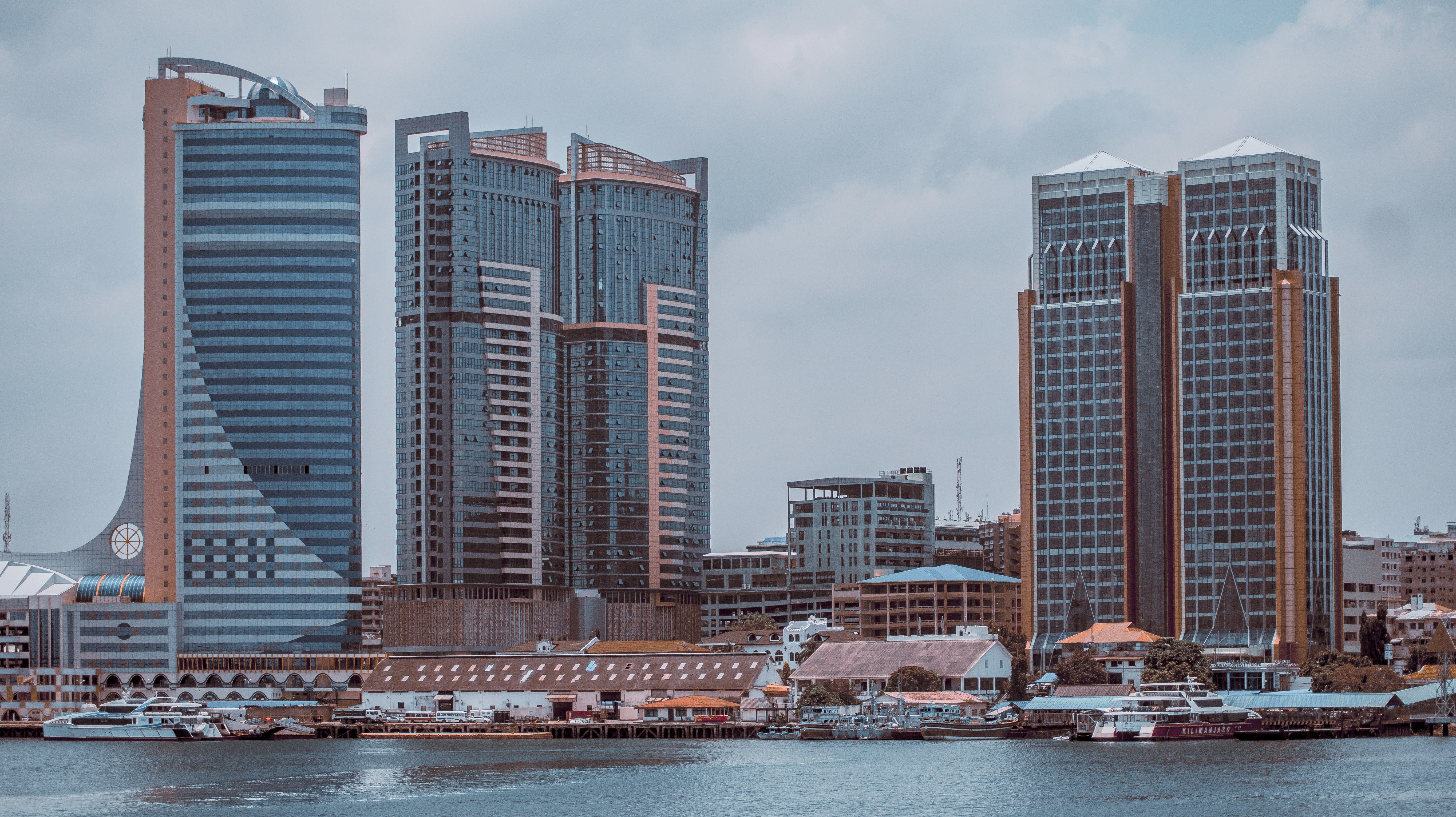 Holiday Inn Dar Es Salaam City Center 74/76