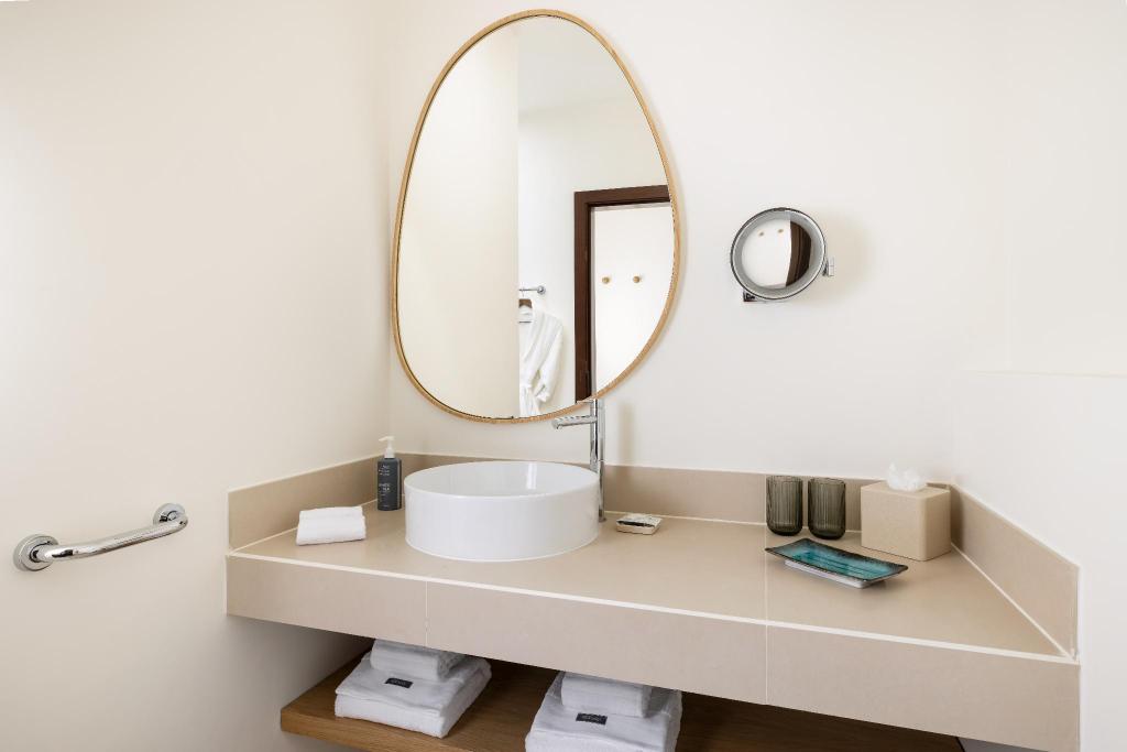 Junior Suite, King Bed, Sea View, Sofa, Balcony, The Westin Salgados Beach Resort, Algarve 6/7