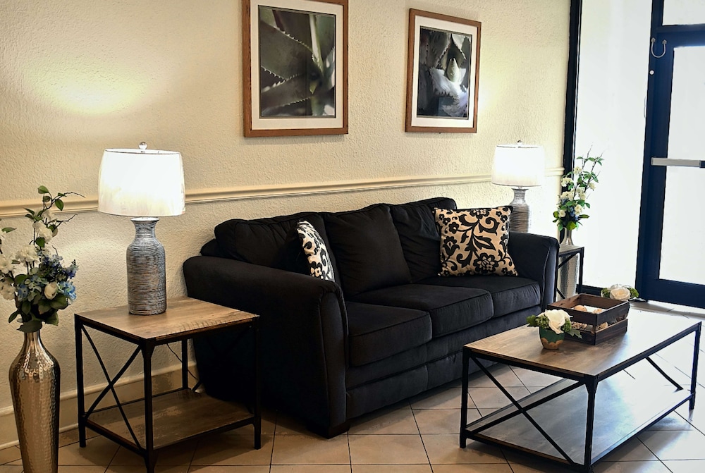 La Quinta Inn & Suites by Wyndham Nashville Airport/Opryland 32/38
