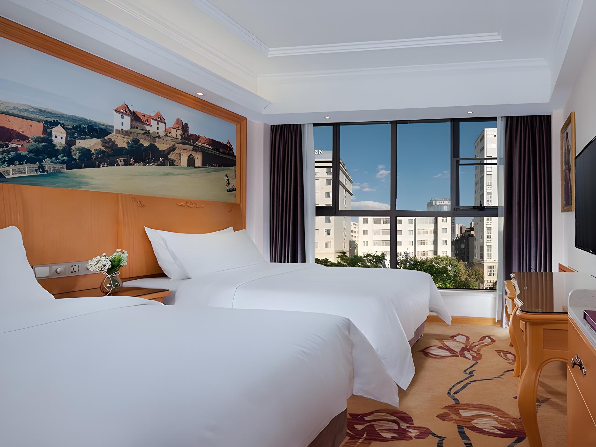 Vienna Hotel (Chuanxin Drum Tower Metro Station, Beijing Road) 21/50