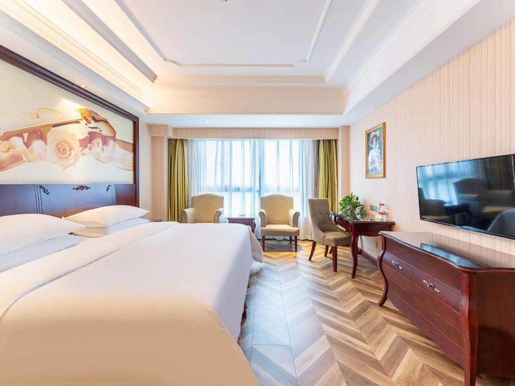 Vienna International Hotel (Shaoxing East Station Wanda) 14/38
