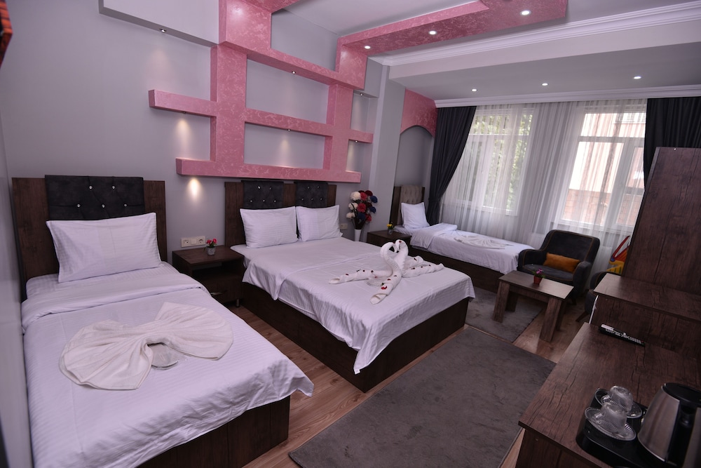 Rays Hotel 9/54
