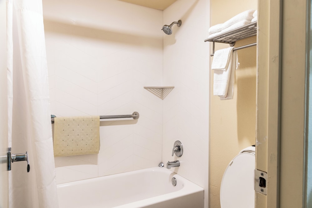 غرفة سيغنتشر بسريرين كوين، Hotel Boerne 8/9