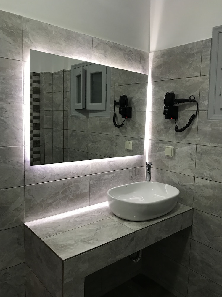 Aloe Luxury Apartments And Suites 48/50