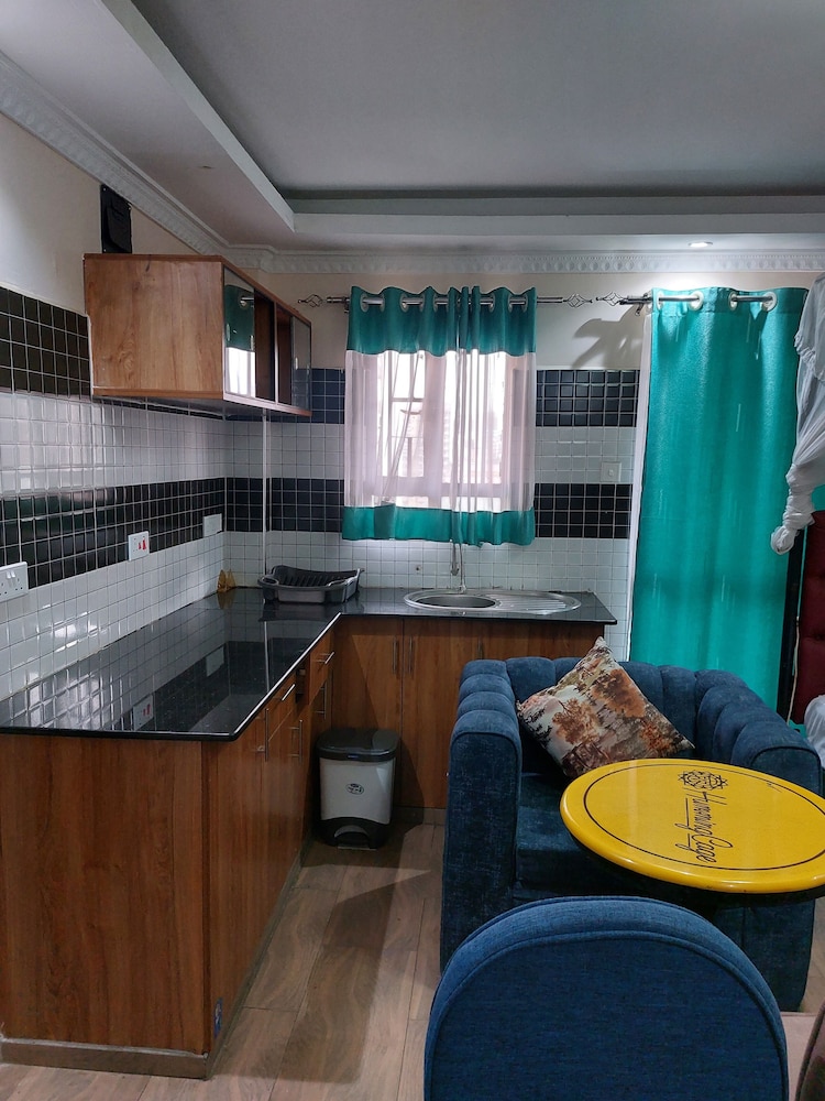 Toque Hotel & Lounge 42/50
