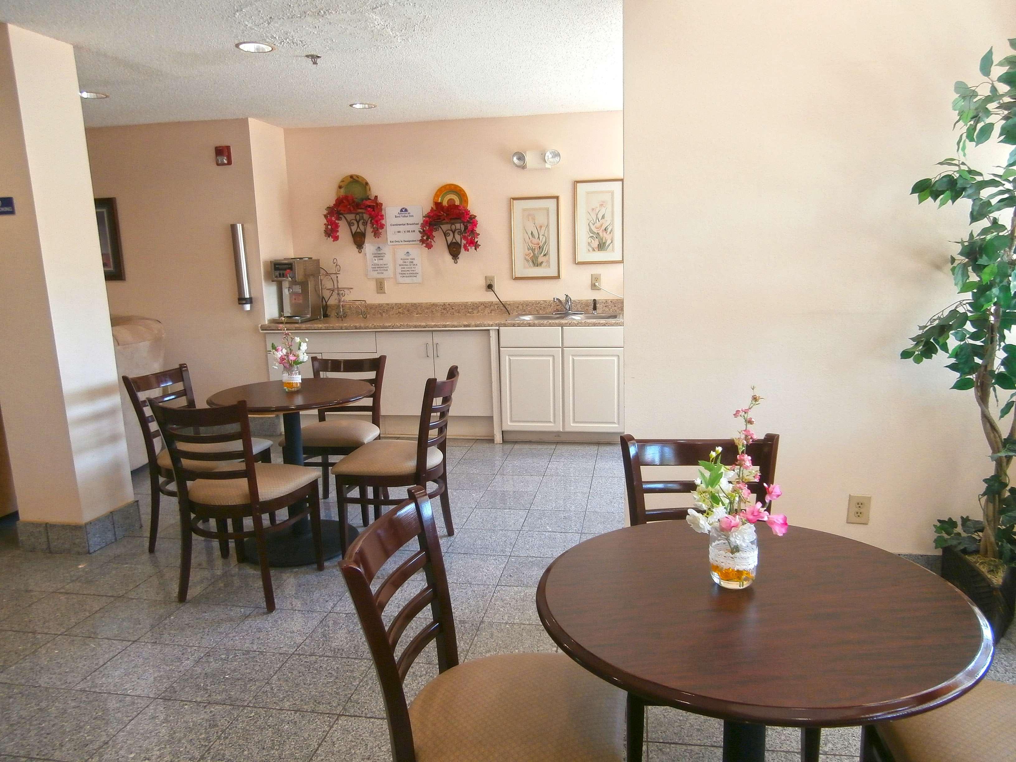 Americas Best Value Inn & Suites Mcdonough 13/16