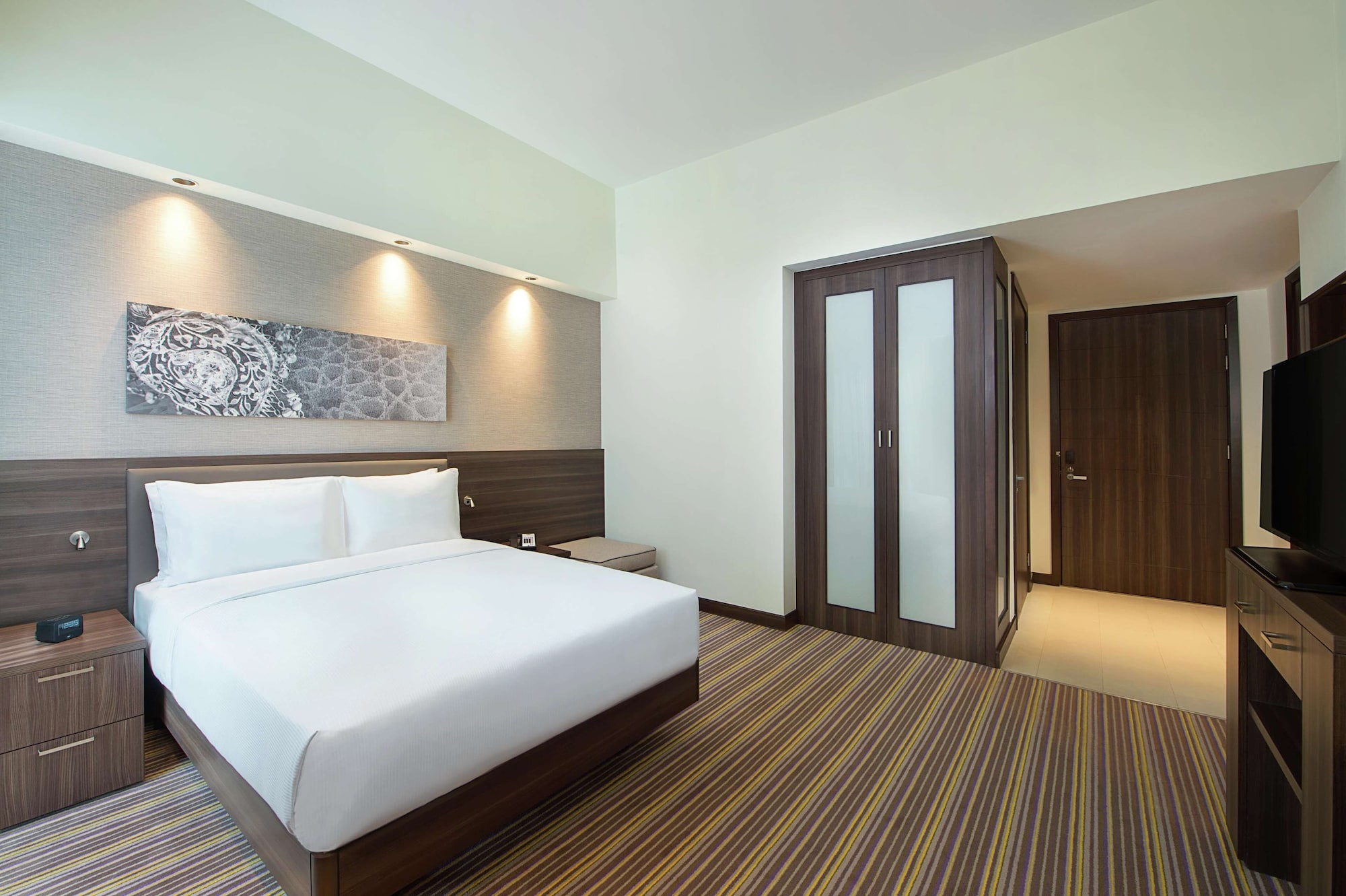 ROOM, QUEEN BED, SMOKING