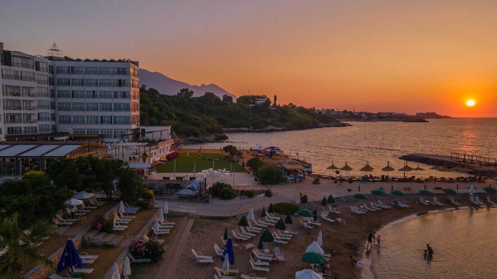 ADA BEACH HOTEL 38/50