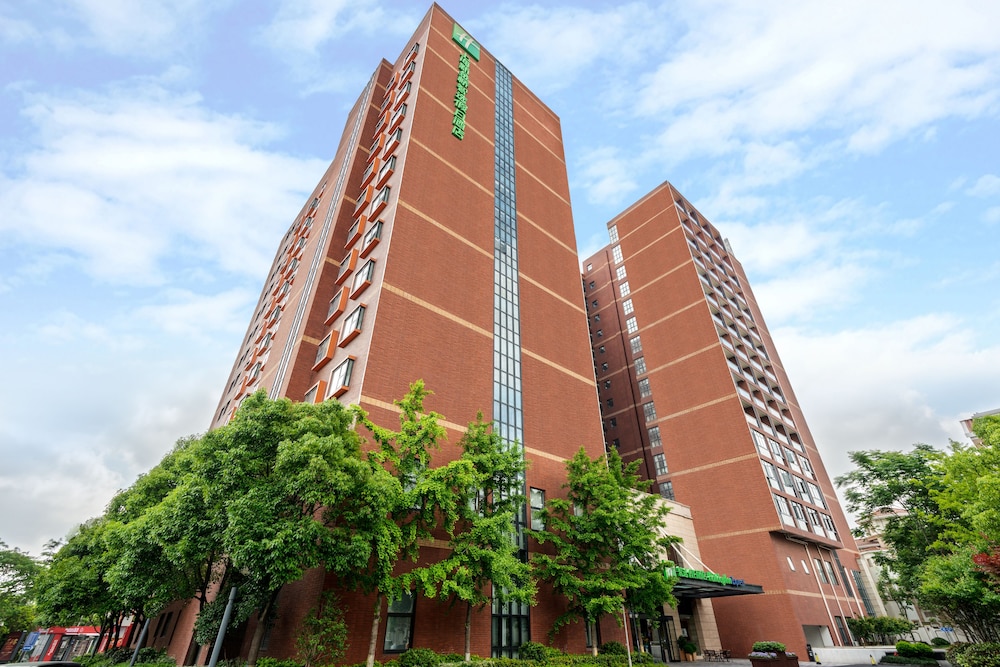 Holiday Inn Express New Jinqiao 2/35
