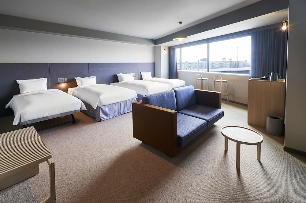Deluxe, Luxury, Twin Beds, 2 Murphy Beds, Bath and Shower