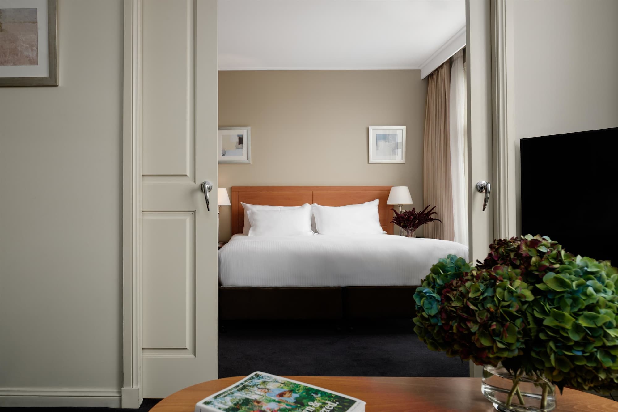 SUITE, KING BED, ACCESSIBLE