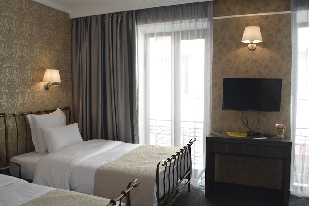 Redline Hotel 24/71