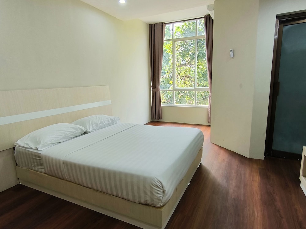 Hotel Kencana Jaya by ZUZU 24/50
