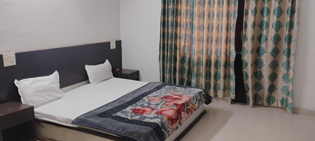 Hotel Krishna International 20/25