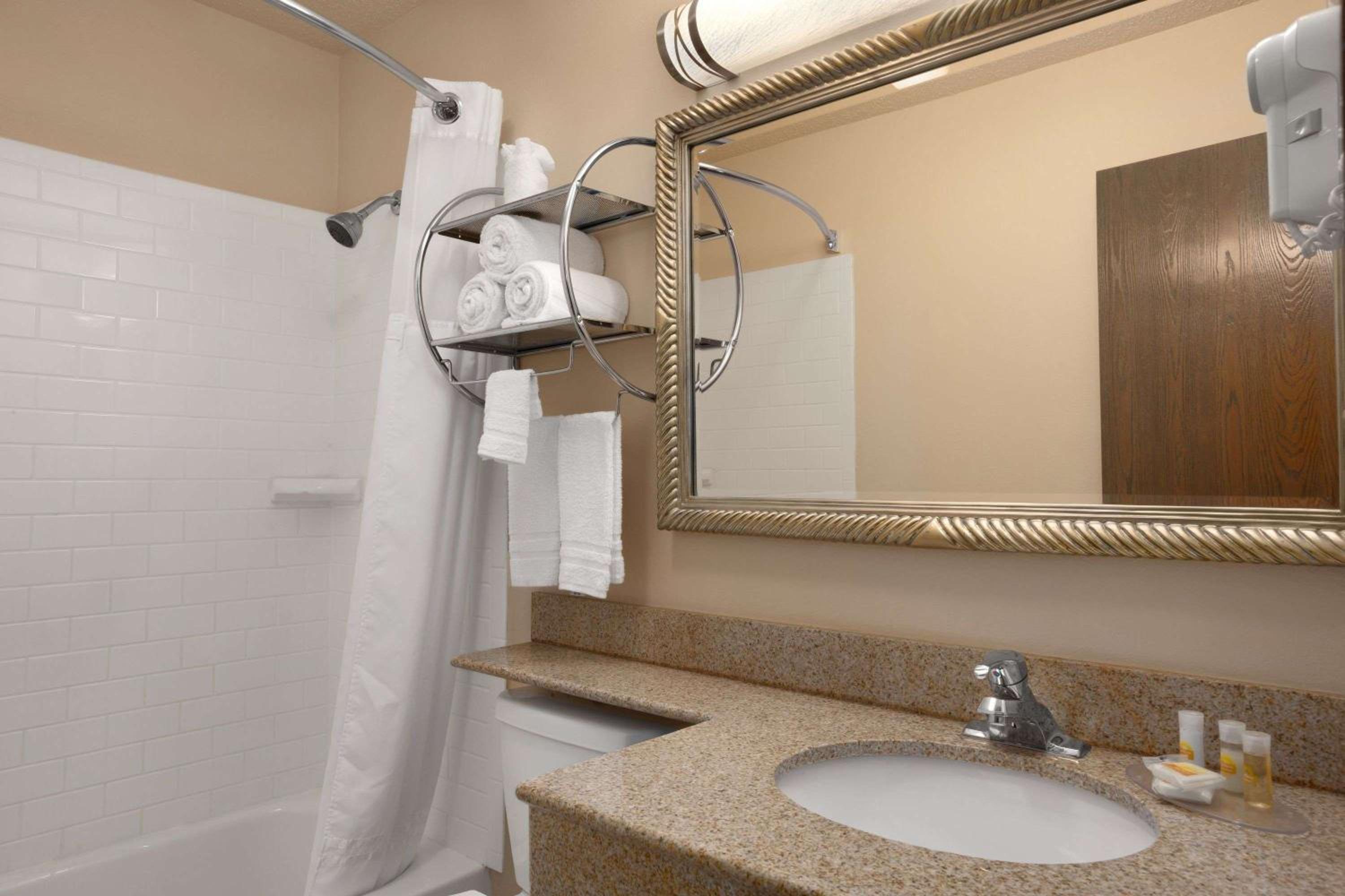 Days Inn By Wyndham Keene Nh 38/41