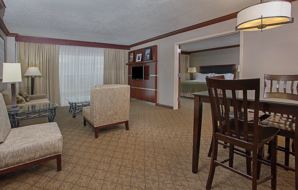 Holiday Inn University Plaza-Bowling Green 45/71