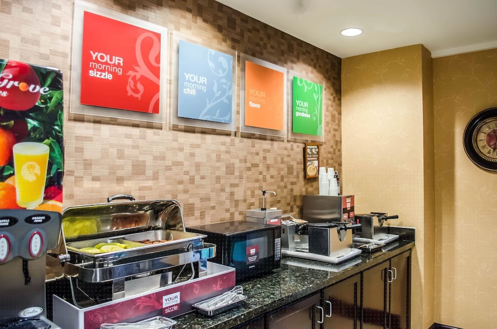 Comfort Suites Mobile West Tillmans Corner 6/40