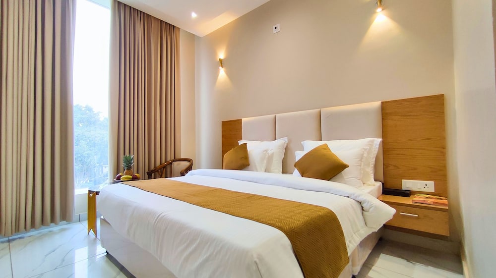 MGR Hotel Moradabad 19/50
