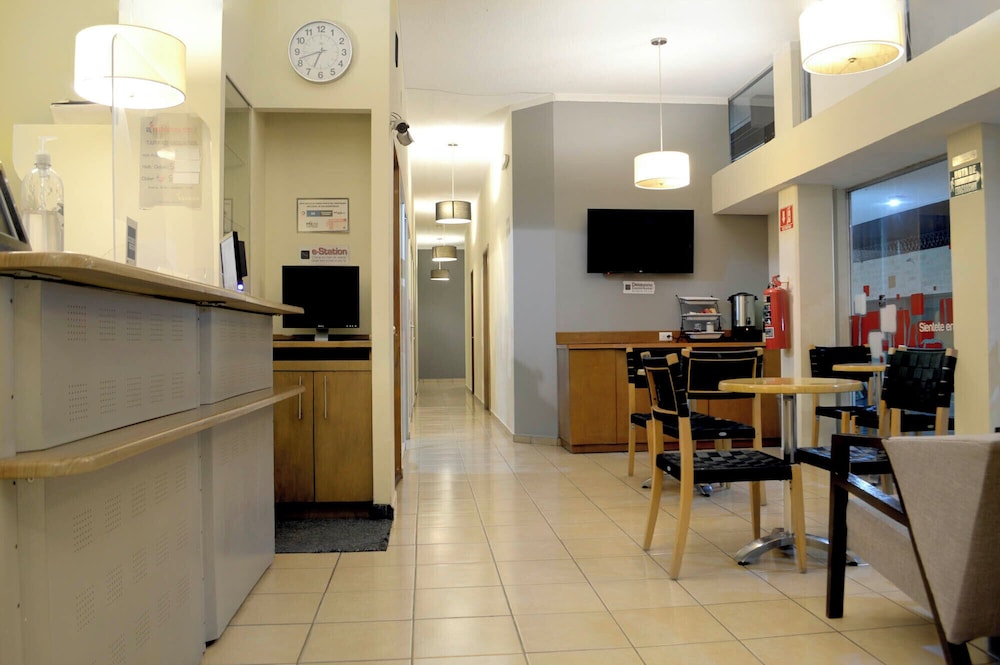 Hotel Mateos 1215 39/42
