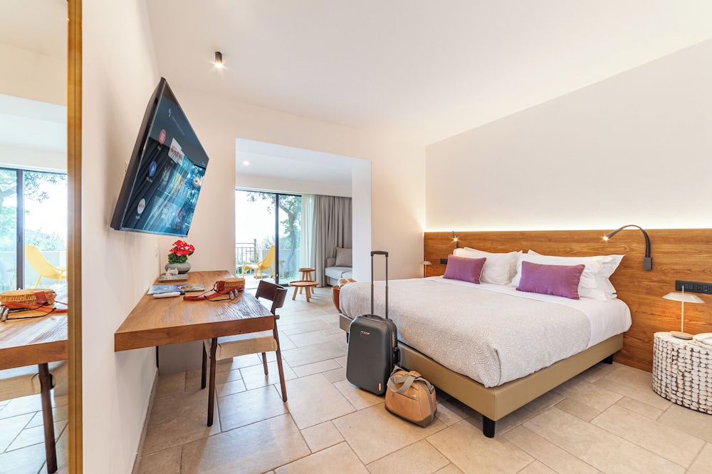 SUPERIOR, DOUBLE BED, SEA VIEW