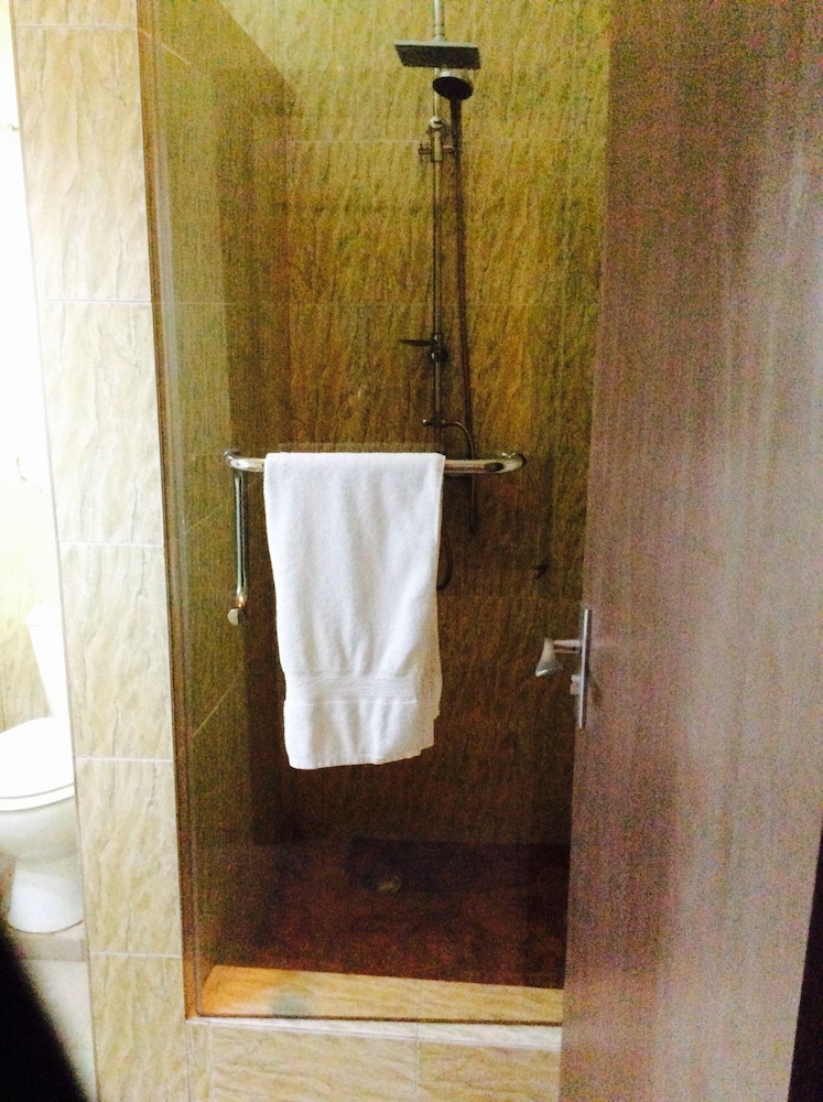 Ne-Yo Hotel And Suites 23/23