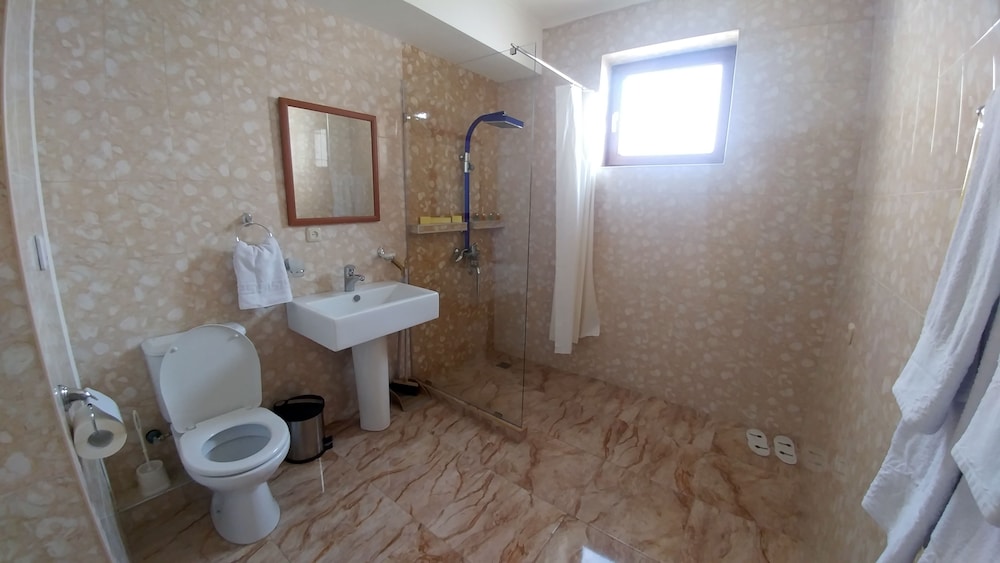 Cross Apart Hotel 42/44