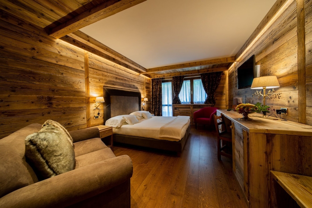 EXECUTIVE, DOUBLE OR TWIN BED, MOUNTAIN VIEW, PRIVATE POOL