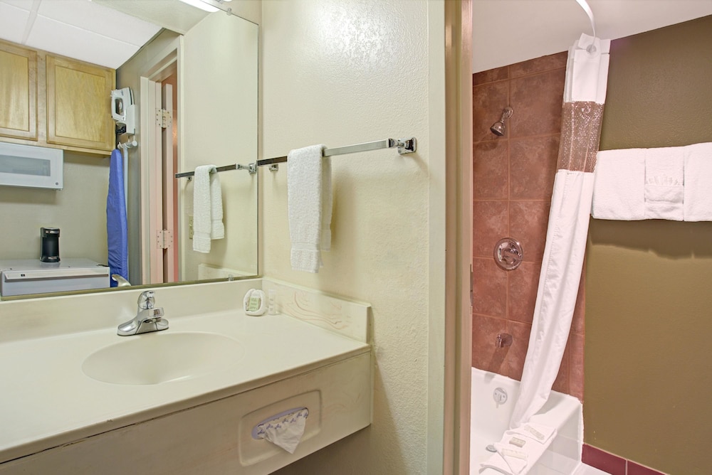 Super 8 by Wyndham Wheatridge/Denver West 9/24