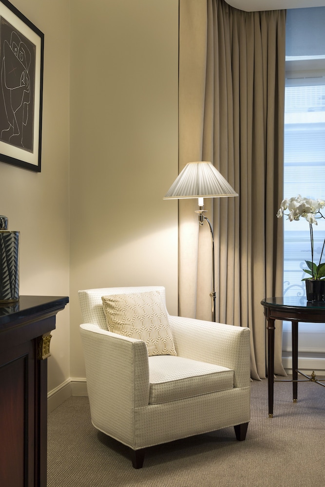 Hotel Francois 1Er 42/52