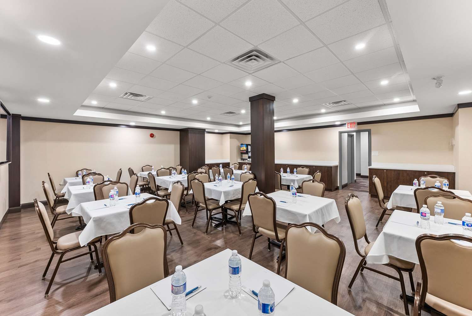 restaurant cafeteria