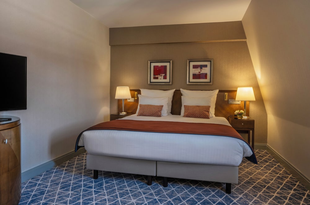 PREMIUM, DELUXE, KING BED