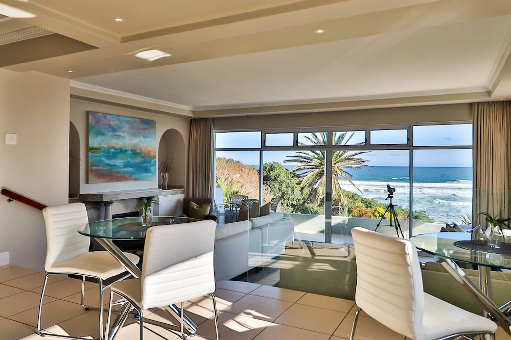 Hermanus Beachfront Lodge 34/43