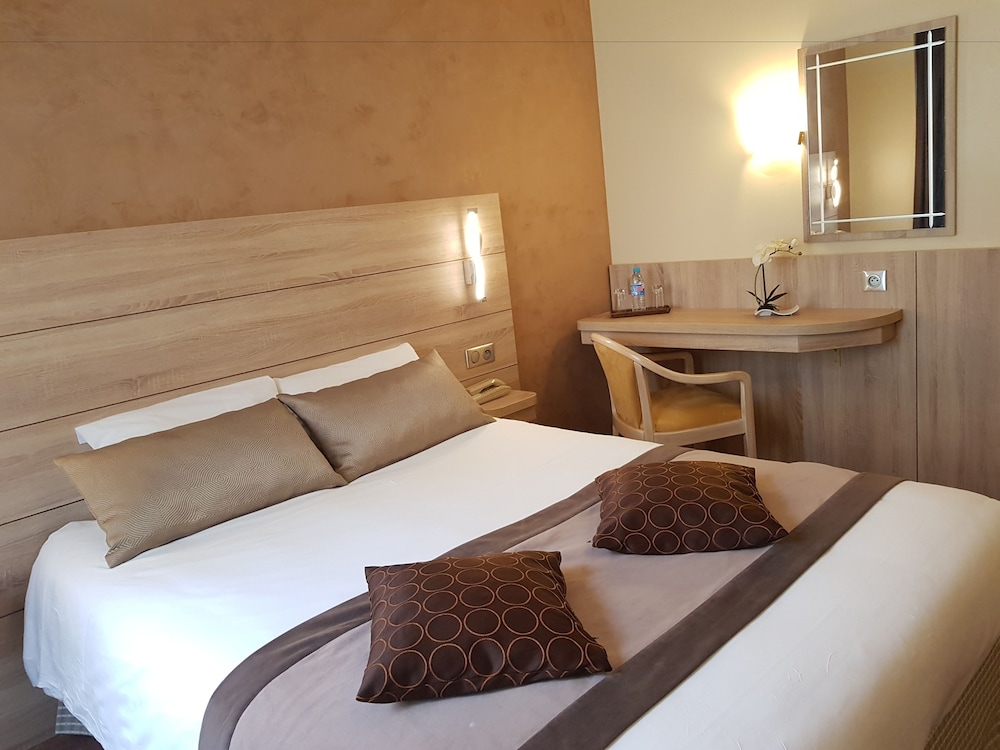 Hotel Champerret Elysees 40/70