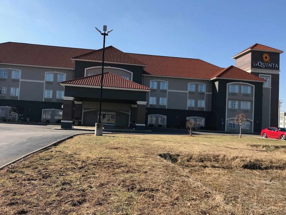 La Quinta Inn & Suites by Wyndham Bowling Green 6/51