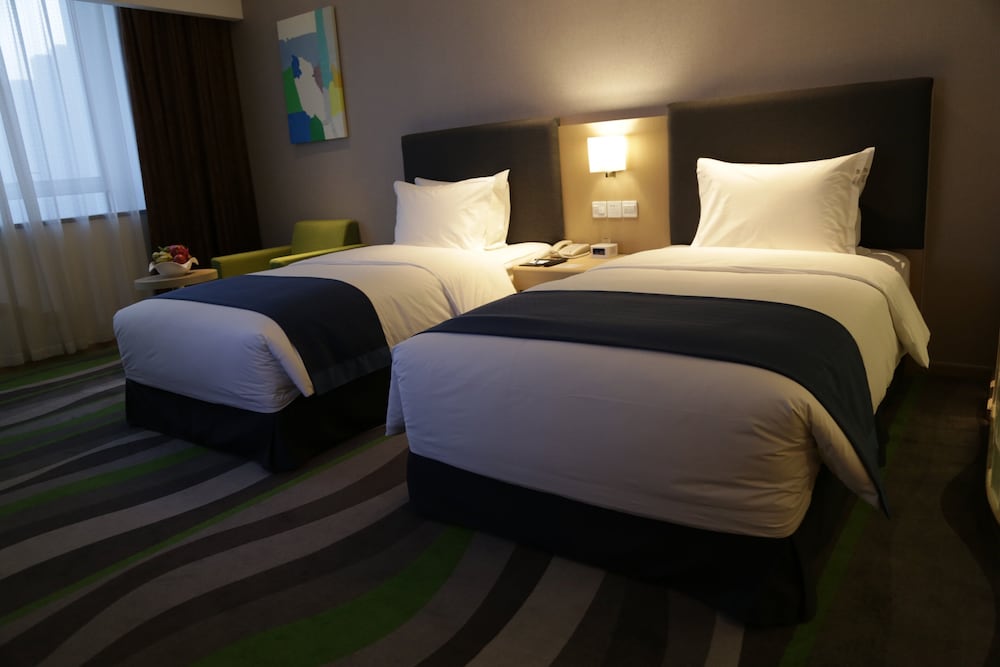 HOLIDAY INN EXPRESS JINAN HIGH-TECH ZONE 20/56