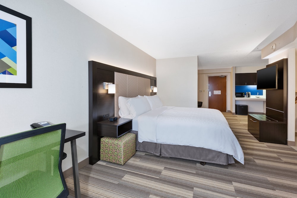 Holiday Inn Express Suites Blackburg University Area 20/74