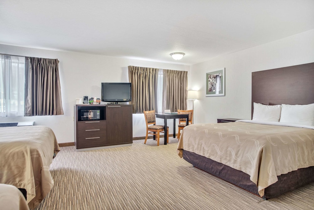 Everspring Inn Suites Hill City 19/61