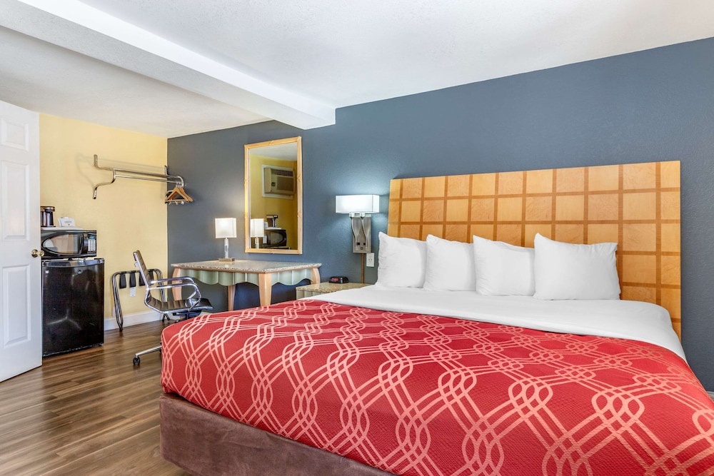 Econo Lodge Clovis 22/58