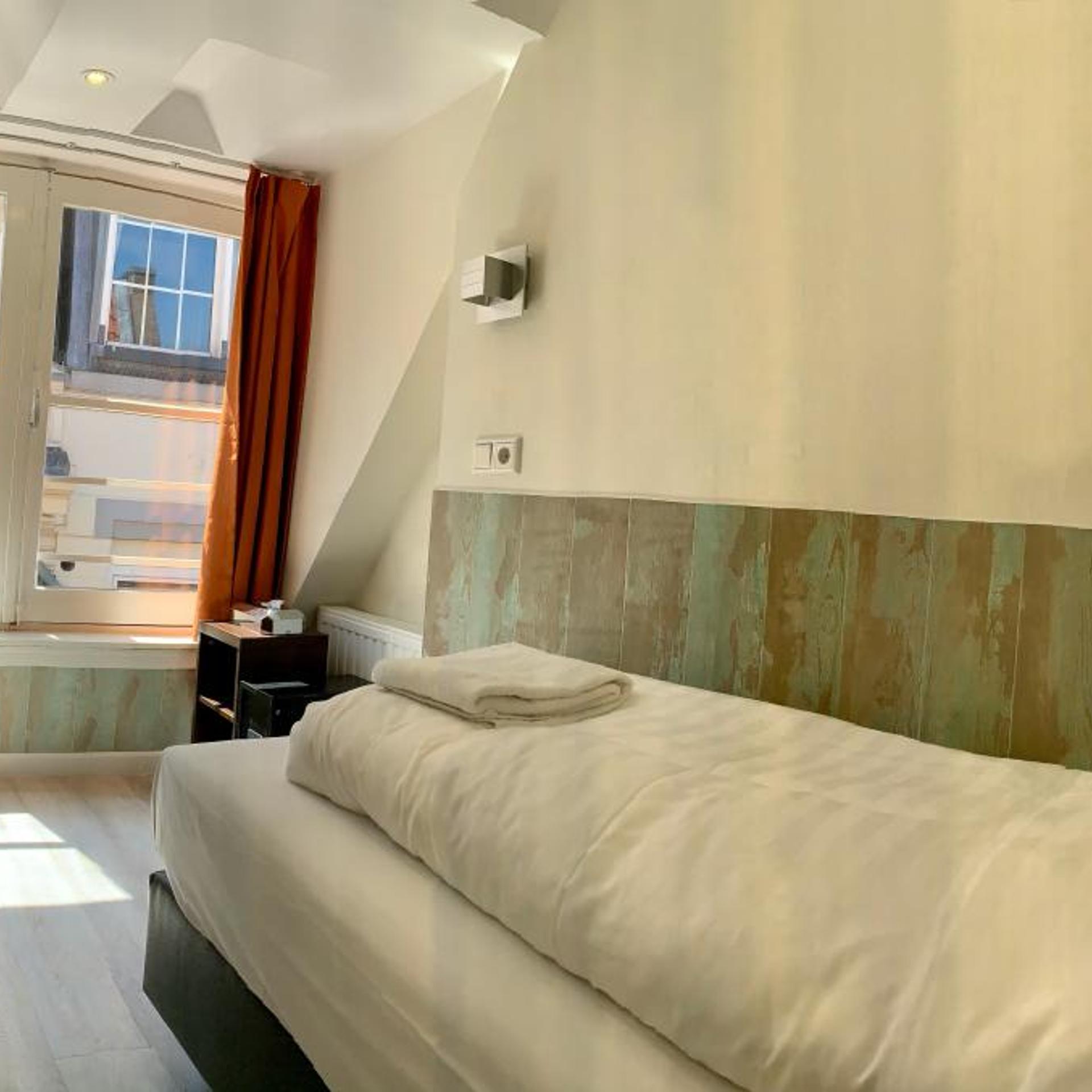 Room, Single, Private Bathroom