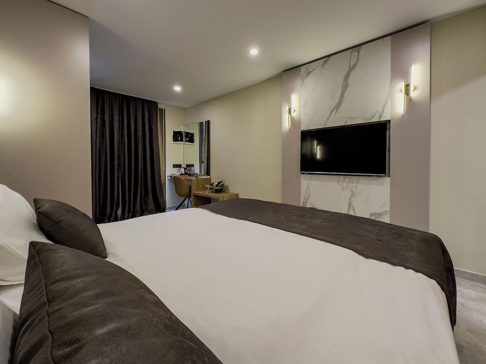 Quality Gold Suite Hotel 12/50