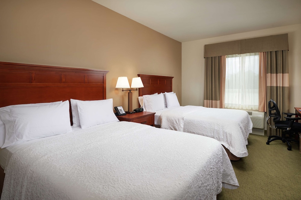 Hampton Inn and Suites Salem 14/42